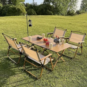 Picnic Table with 4 Chairs